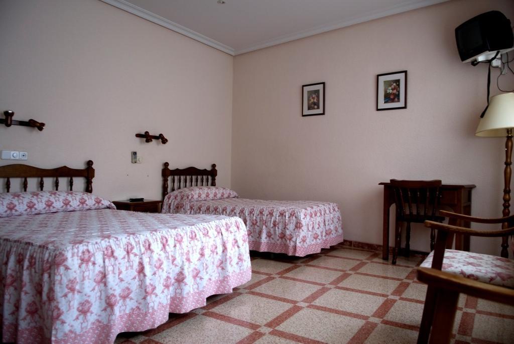 Hostal San Poul Консуэгра Номер фото